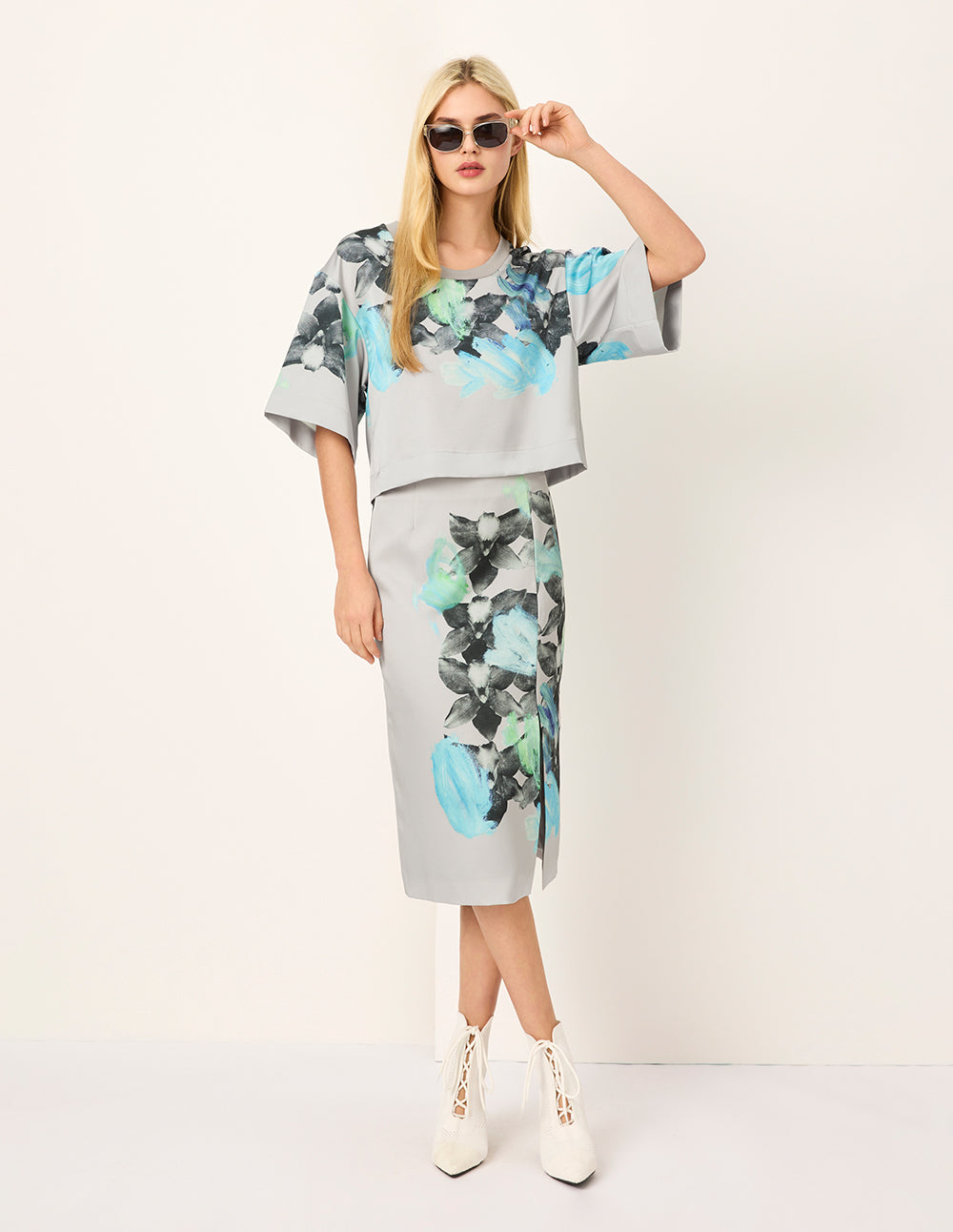 MARYLING U-Neck Floral-Print 1/2 Sleeve Cropped T-Shirt