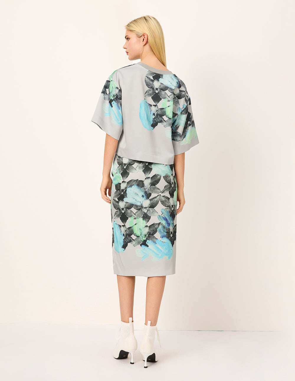 MARYLING U-Neck Floral-Print 1/2 Sleeve Cropped T-Shirt